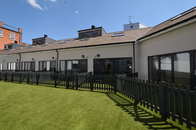 2 bed property, in Derngate, £265,000