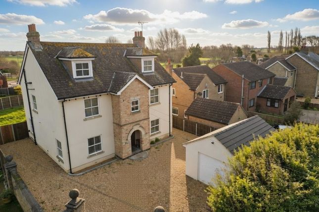 5 bed property, in Oilmills Road, £500,000