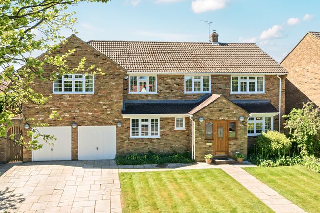 5 bed property, in St. Peters Close, £1,195,000