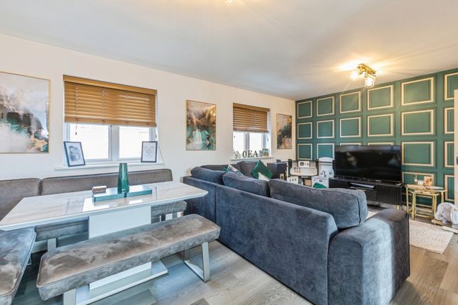 2 bed property, in Conqueror Drive, £200,000