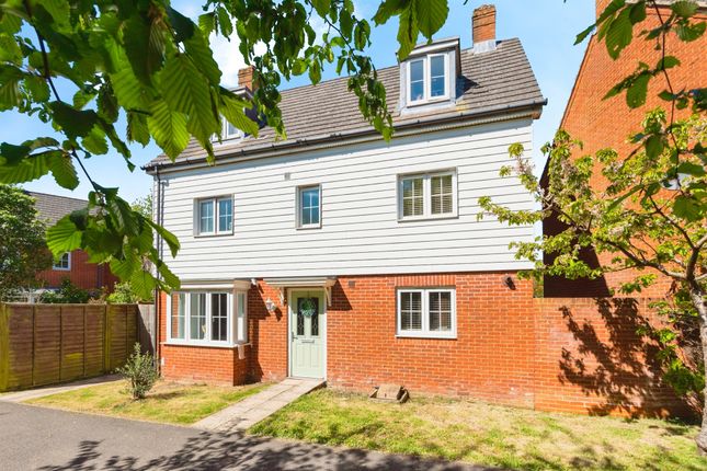 5 bed property, in Bluebell Road, £450,000