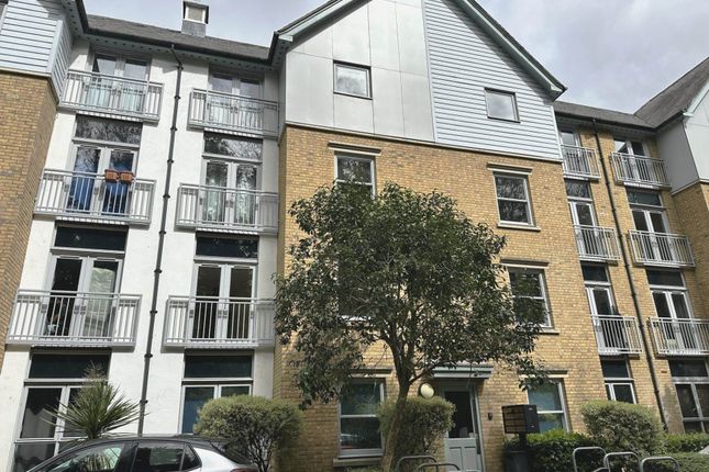 3 bed property, in St Andrew`S Close, £220,000