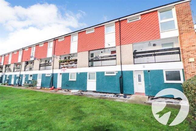 3 bed property, in Sun Court, £200,000