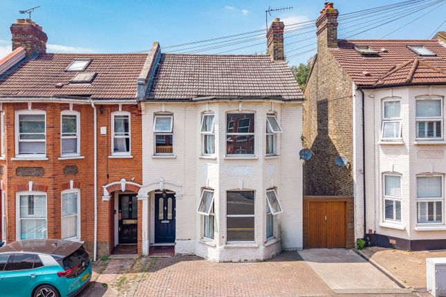 4 bed property, in Temple Road CR0, £575,000