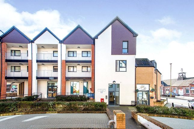 2 bed property, in Attenborough Court, £220,000