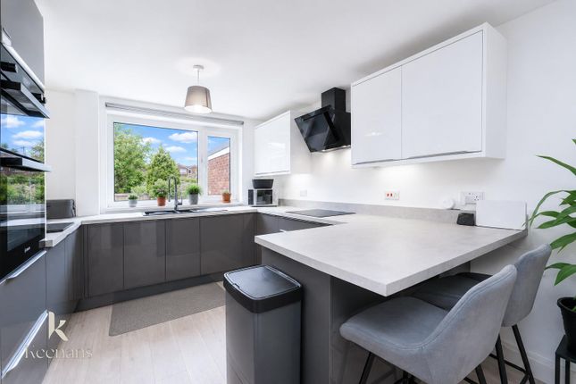 3 bed property, in Richmond Walk, £199,950