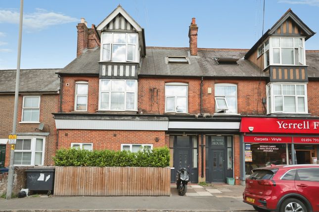 1 bed property, in Broad Street, £185,000
