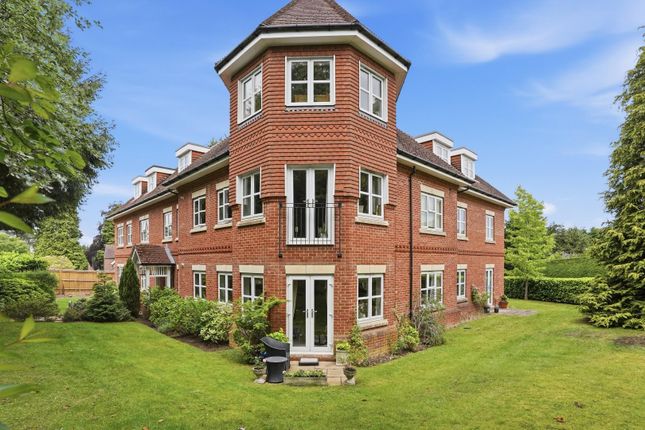 2 bed property, in Oaklands, £400,000