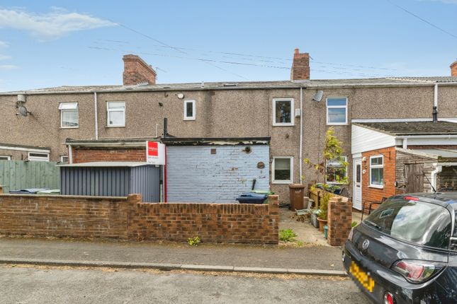 1 bed property, in Railway Cottages, £60,000