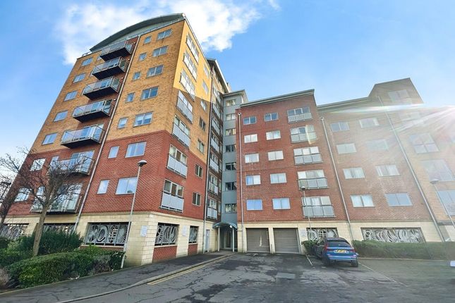 1 bed property, in Chantry Waters Waterside Way, £12,000