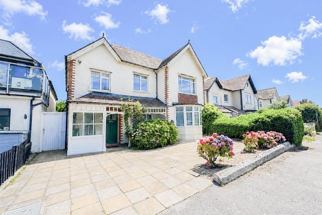 5 bed property, in Dorset Road South, £480,000