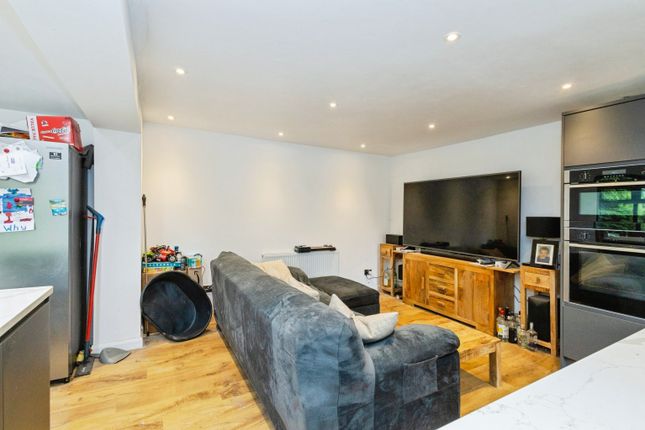 4 bed property, in Fort Road, £585,000