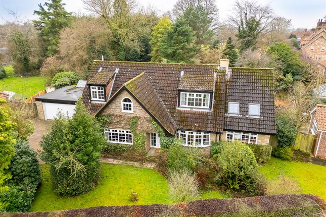 4 bed property, in Main Street, £600,000