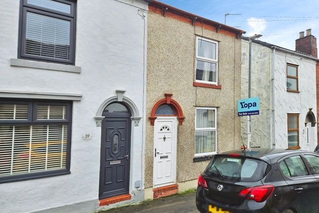 2 bed property, in Church Street, £100,000