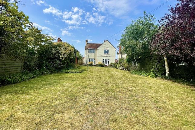 3 bed property, in Downs View Road, £495,000