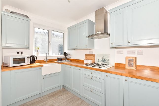 3 bed property, in Oakdale Road, £400,000