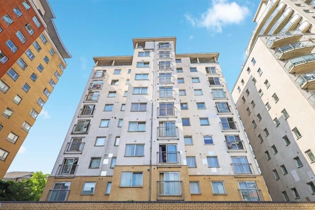 2 bed property, in Axon Place, £180,000