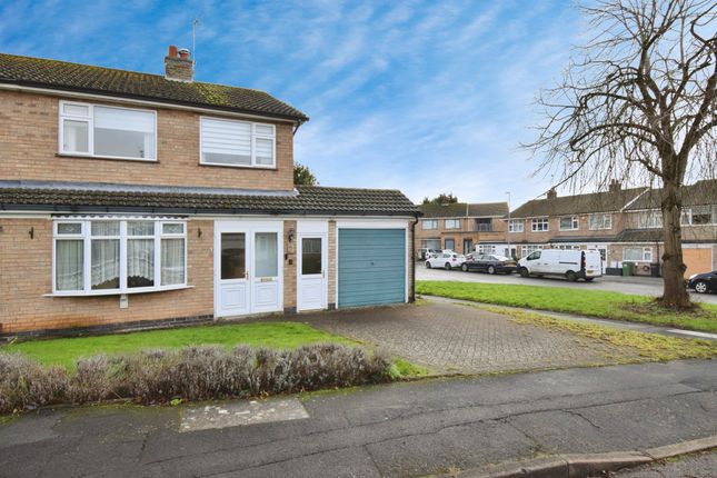 3 bed property, in Trent Close, £250,000