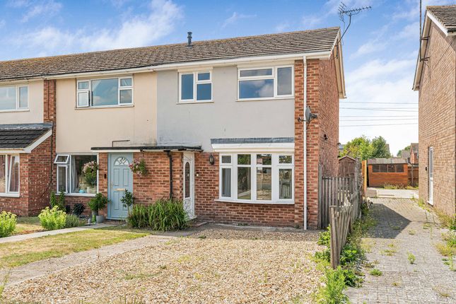 3 bed property, in Blacklands Road, £350,000