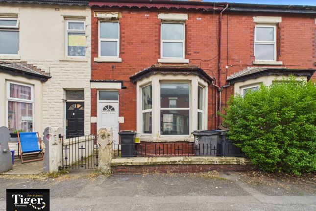 3 bed property, in Cunliffe Road, £70,000