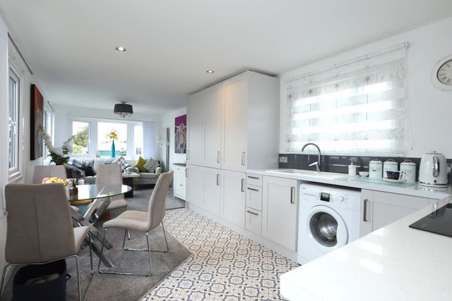 1 bed property, in The Broadway, £175,000