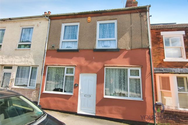 3 bed property, in High Street, £125,000