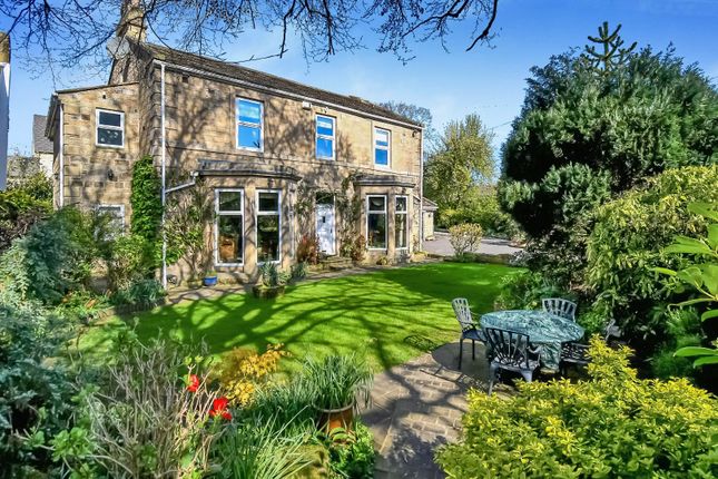 4 bed property, in Brookhouse Gardens, £800,000