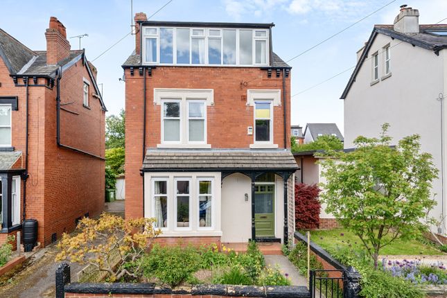 5 bed property, in Gledhow Wood Avenue, £800,000
