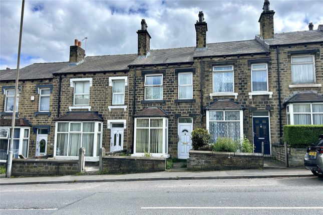 2 bed property, in Blackmoorfoot Road, £100,000