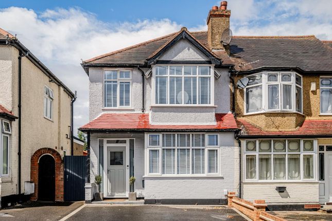 3 bed property, in Stoneleigh Avenue, £600,000