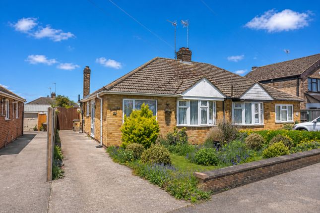 2 bed property, in Burton Road, £190,000