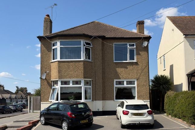 3 bed property, in 54A Crystal Avenue, £270,000