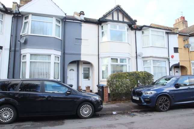 3 bed property, in Winchester Road, £439,950