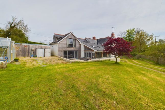 5 bed property, in Boncath, £650,000