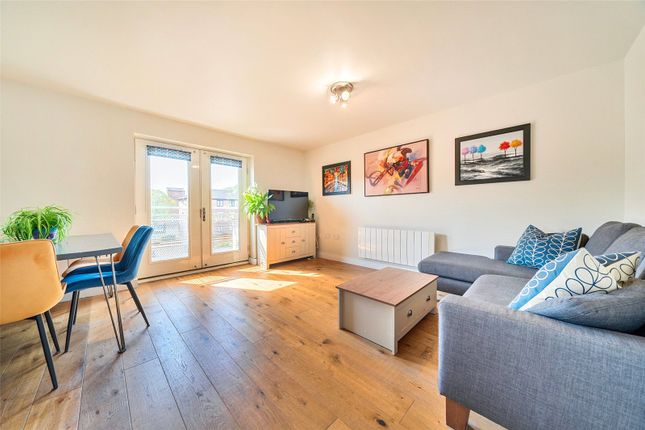 2 bed property, in Bruford Court, £425,000