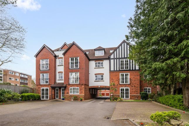 2 bed property, in Blossomfield Road, £275,000