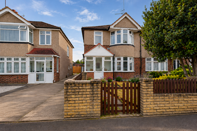 3 bed property, in Carlton Avenue, £550,000