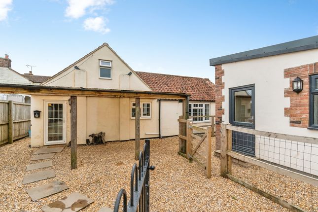 4 bed property, in Hoopers Pool, £325,000