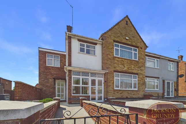 4 bed property, in Chiltern Avenue, £325,000