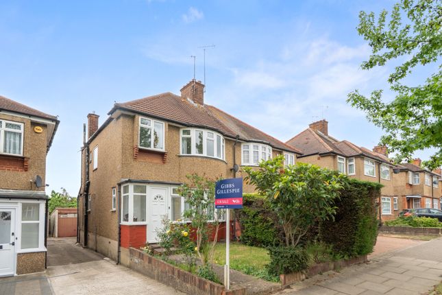 3 bed property, in Shaftesbury Avenue, £600,000