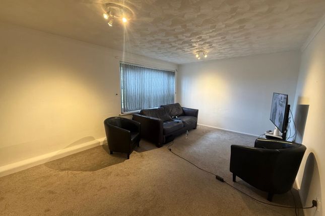 2 bed property, in Tweed Close, £27,000