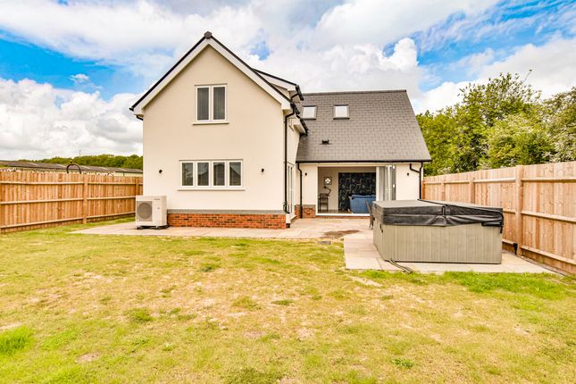 4 bed property, in Chapel End, £750,000