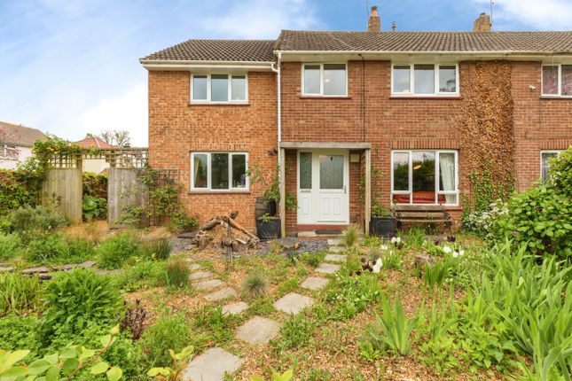 4 bed property, in Gilslake Avenue, £450,000