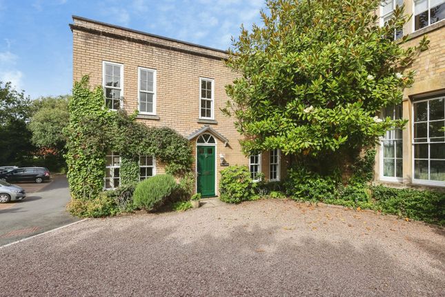 2 bed property, in Tollhouse Drive, £350,000