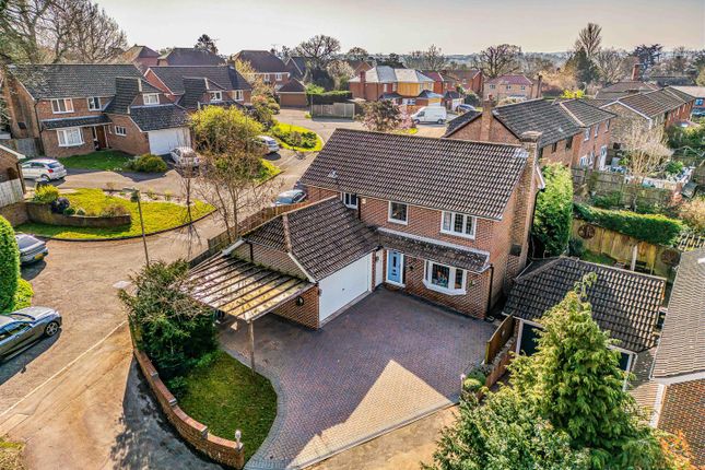 4 bed property, in Deanswood Drive, £625,000