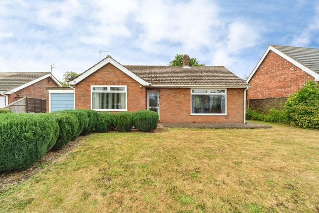 2 bed property, in Wood Lane, £269,950