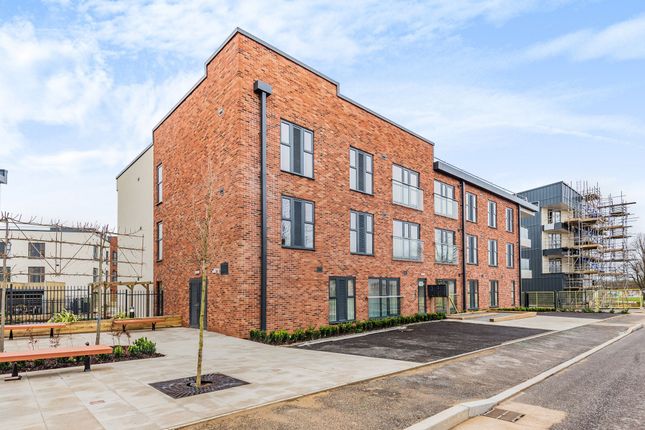 1 bed property, in Westacott Road, £200,000