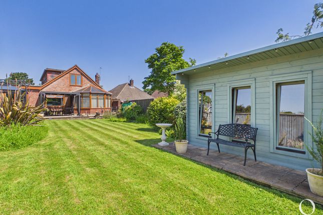 5 bed property, in Springdale Avenue, £700,000