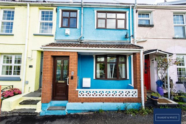 2 bed property, in Shop Houses, £110,000