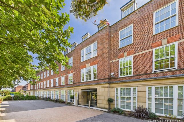 2 bed property, in Bridge Road, £375,000